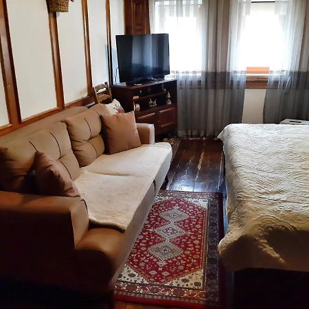 Kulla Dula Guesthouse Gjakova Ngoại thất bức ảnh