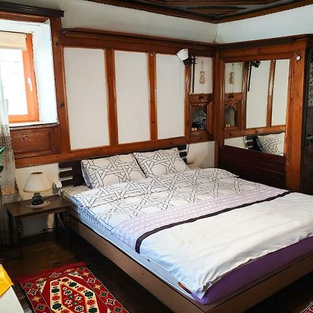 Kulla Dula Guesthouse Gjakova Ngoại thất bức ảnh