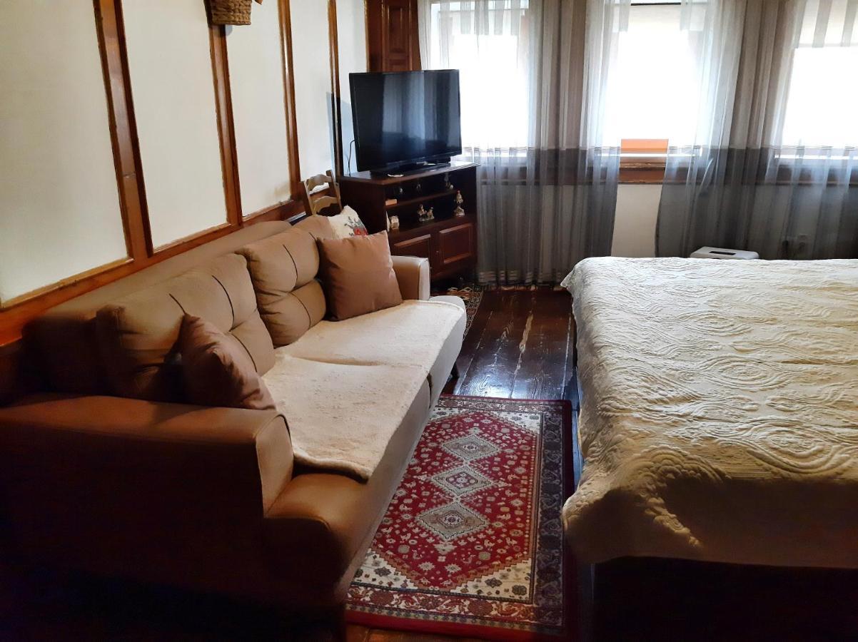 Kulla Dula Guesthouse Gjakova Ngoại thất bức ảnh
