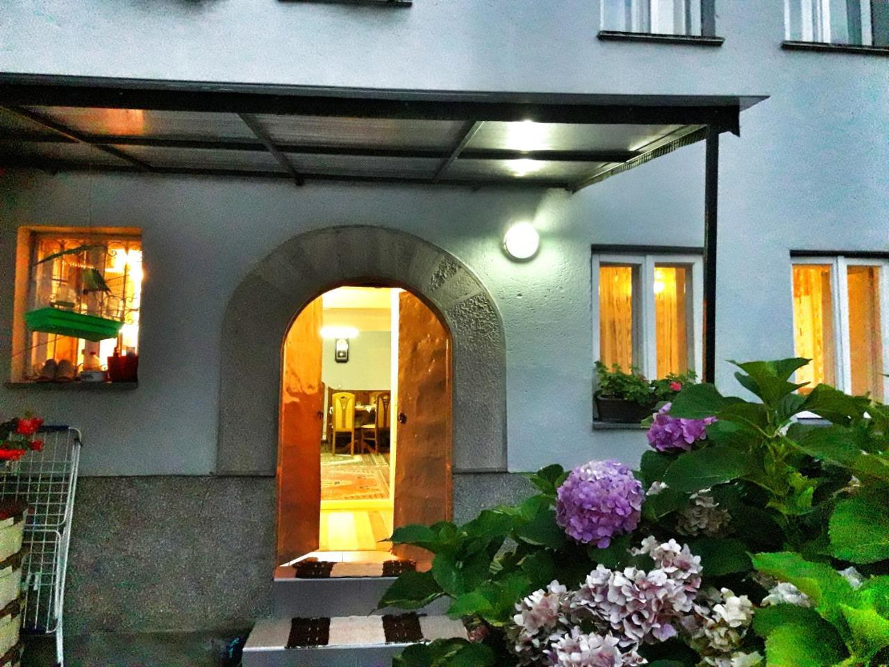 Kulla Dula Guesthouse Gjakova Ngoại thất bức ảnh