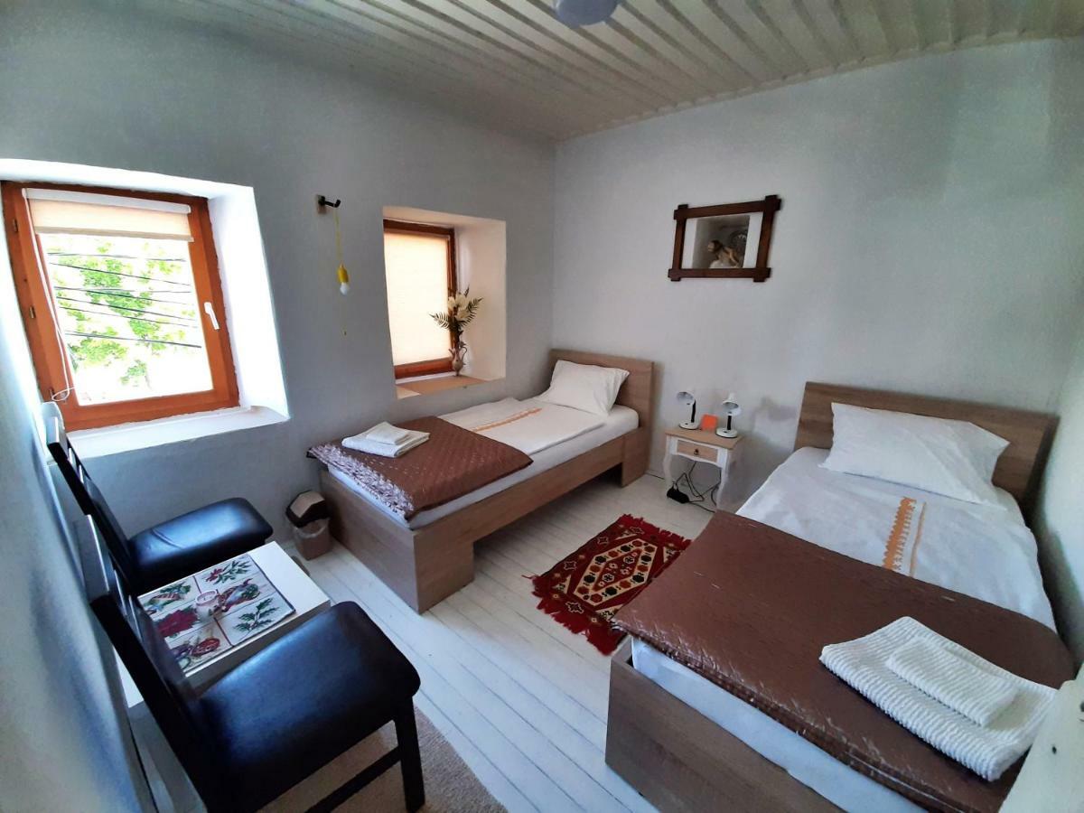 Kulla Dula Guesthouse Gjakova Ngoại thất bức ảnh